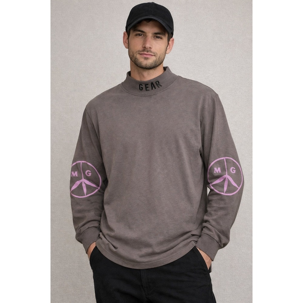 Mister Green Long Sleeve Mock‎ Neck Graphic Tee Men's Medium Brown Pink MG Logo